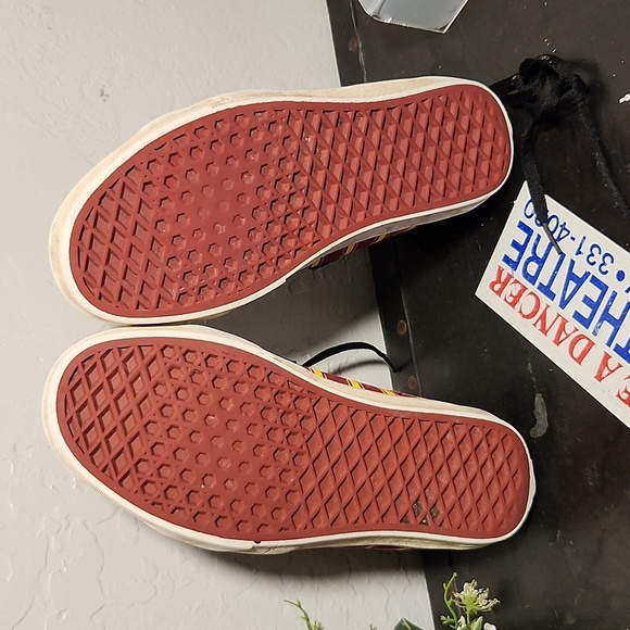 VANS x Harry Potter Gryffindor Thrashed Sk8 Shoe 7.5 Men's 9 Womens - Picture 15 of 15